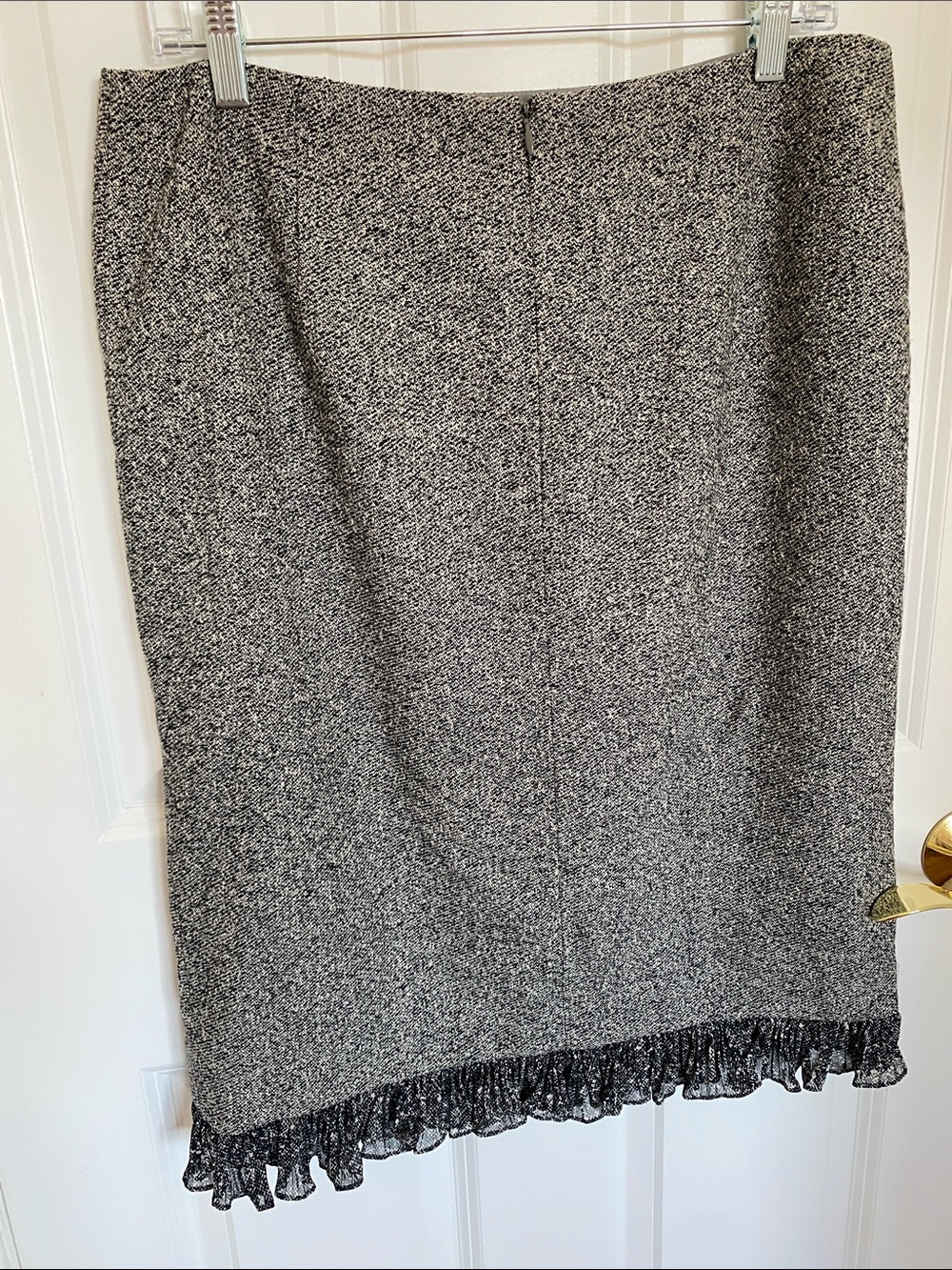 Escada Women's Gray Tweed Silk Wool Cashmere Skirt with Ruffle Hem Size 42 - Picture 2 of 10